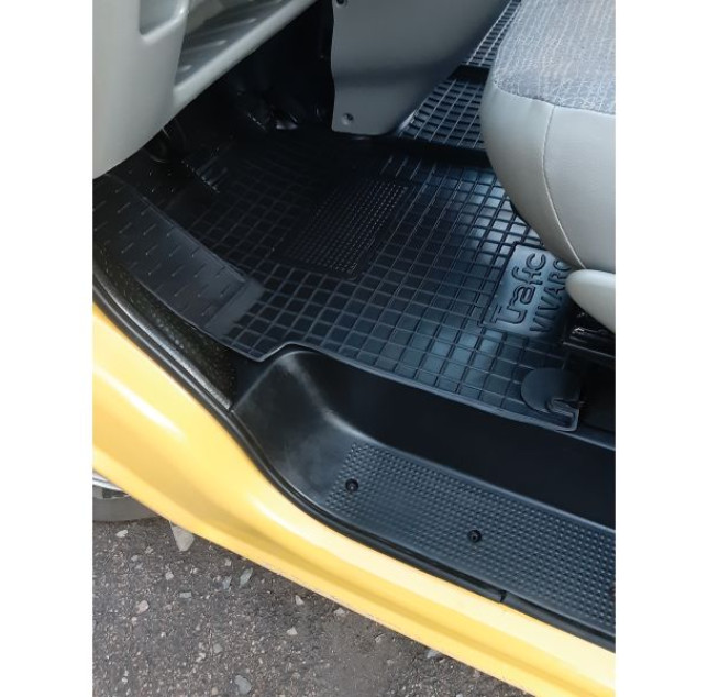 Килимки в салон гумові Renault Trafic 2001-2014/Opel Vivaro/Nissan Primastar 2001 Avto-Gumm