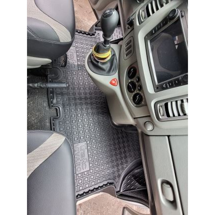 Килимки в салон гумові Renault Trafic 2001-2014/Opel Vivaro/Nissan Primastar цільний Avto-Gumm